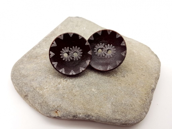 Dunkelbraune Gravur Holz Ohrstecker